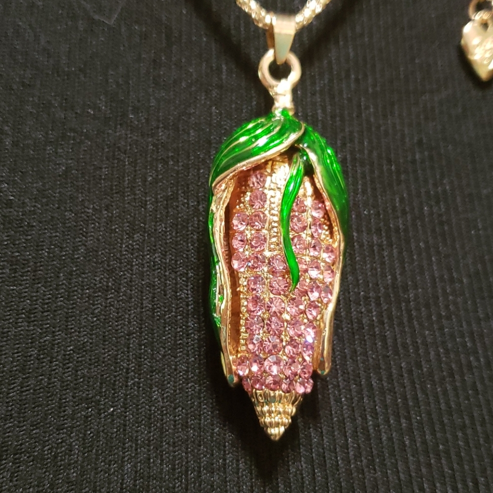NWT CRYSTAL CORN COB NECKLACE BY BETSEY JOHNSON